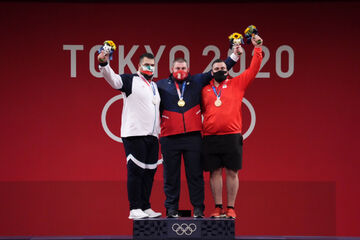 اولین مدال نقره ایران به وزنه‌برداری رسید/ داوودی نایب قهرمان المپیک توکیو شد