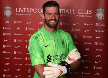 آلیسون بکر پس از تمدید قرارداد با لیورپول: باید در تمام تورنمنت‌ها قهرمان شویم!