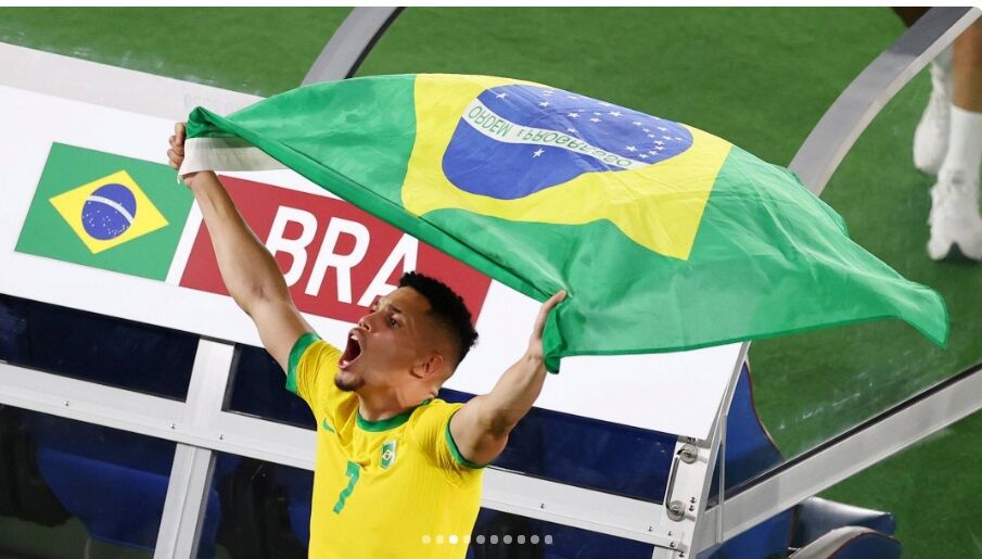ویدیو| جشن اهدای مدال طلا به برزیل، قهرمان فوتبال المپیک ۲۰۲۰ 