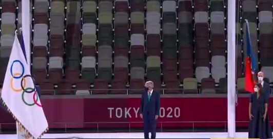 ویدیو| پرچم المپیک توسط توماس باخ به شهردار پاریس تحویل داده شد