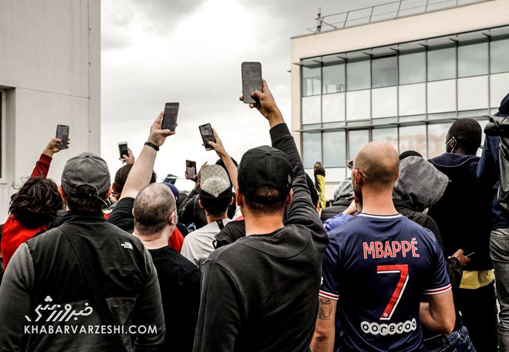 استقبال هواداران پاریسنژرمن از لیونل مسی