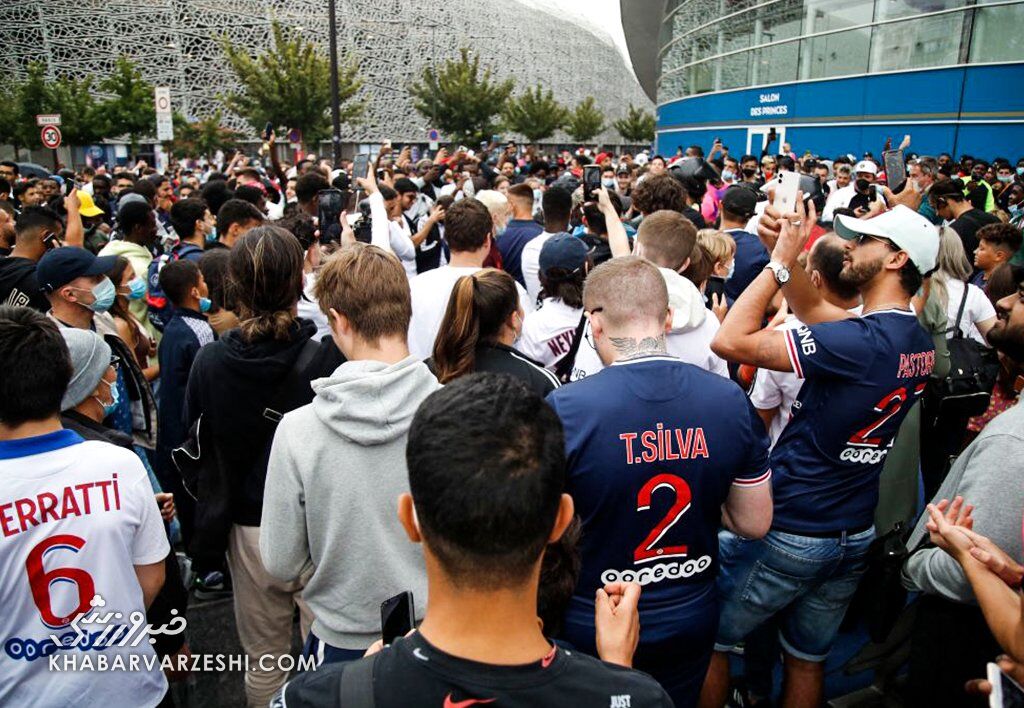 استقبال هواداران پاریسنژرمن از لیونل مسی