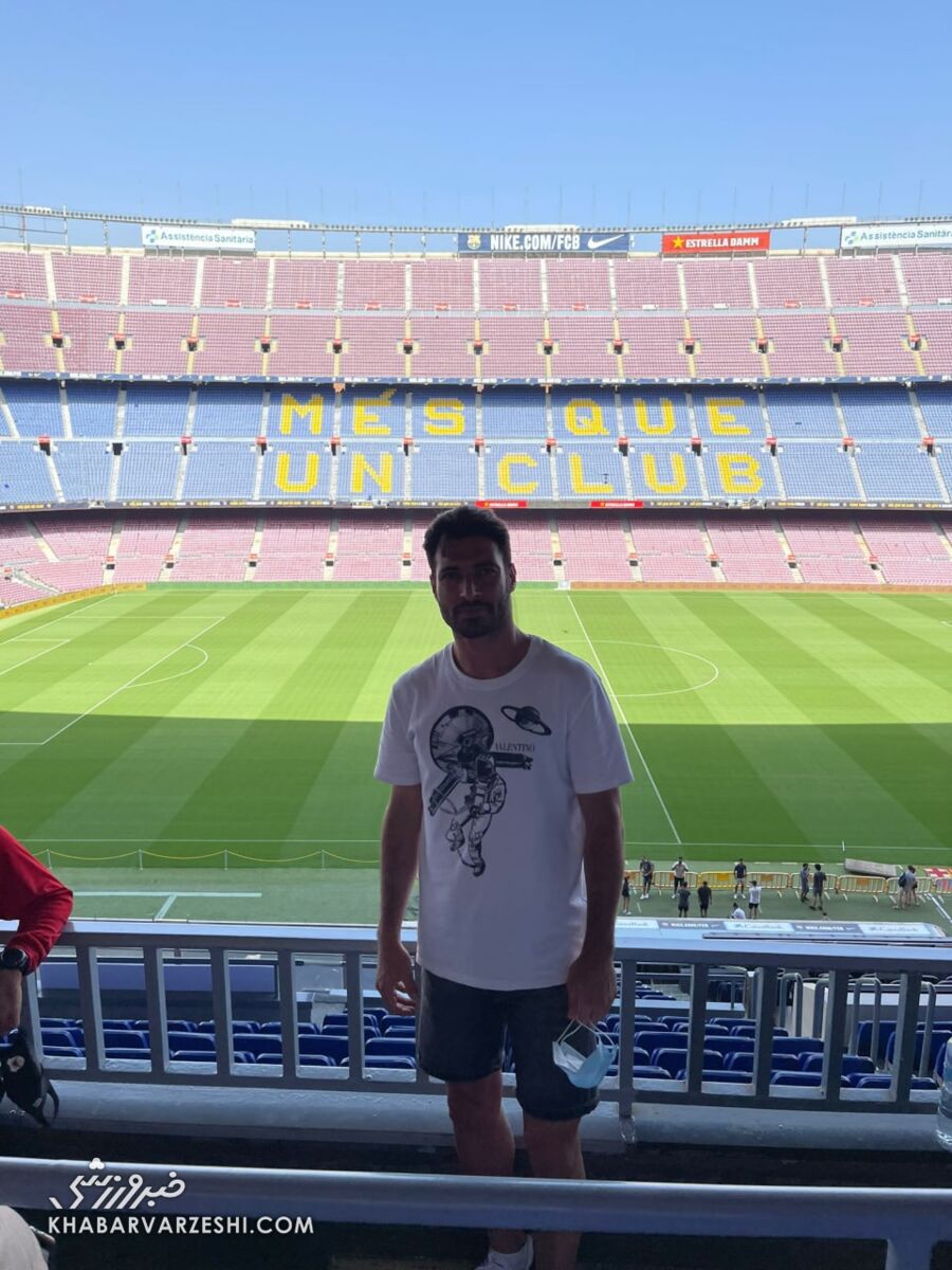 تصویر لژیونر پرسپولیسی با لیونل مسی و جام‌های بارسلونا!