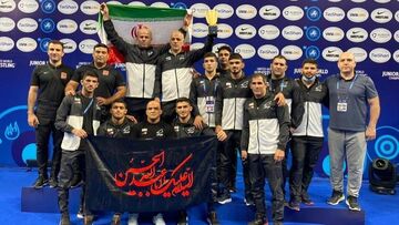 ویدیو| قهرمانی مقتدرانه تیم کشتی آزاد ایران در مسابقات جوانان جهان