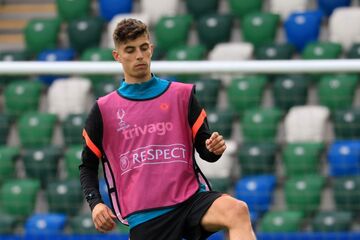 کمک بزرگ هافبک آبی‌ها به صلیب سرخ