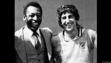 عکس تاریخی یک استقلالی کنار اسطوره فوتبال جهان/ خداحافظی پله با حضور دو استقلالی