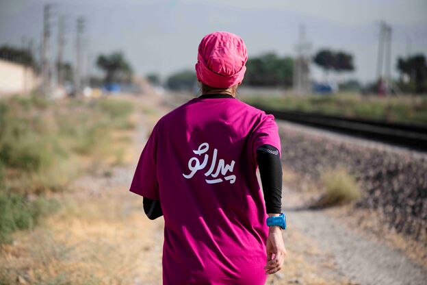 برای اولین بار یک زن ایرانی از چهار جبهه به قله دماوند صعود می‌کند