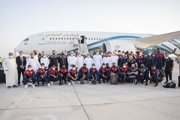 عکس| استقبال عجیب از هواپیمای برانکو در فرودگاه عمان