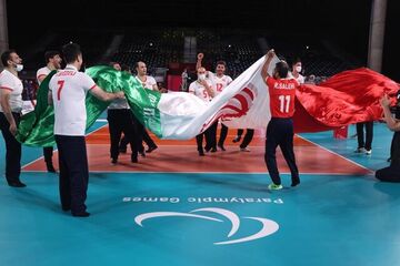کاپیتان تیم ملی: ماجرایی که برای پرچم ایران ساختند نامردی بود/ ملی پوشان فقط به یک دلیل سرود ملی را نخواندند!