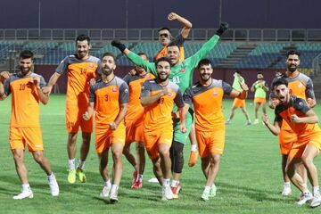 زمان بازی دوستانه پرسپولیس و گل گهر/ بازی روی چمن مصنوعی؟