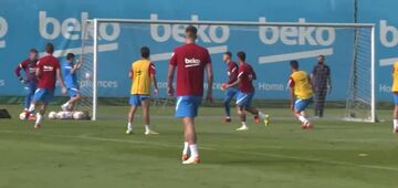 ویدیو| گل تماشایی کوتینیو در تمرینات تیم بارسلونا