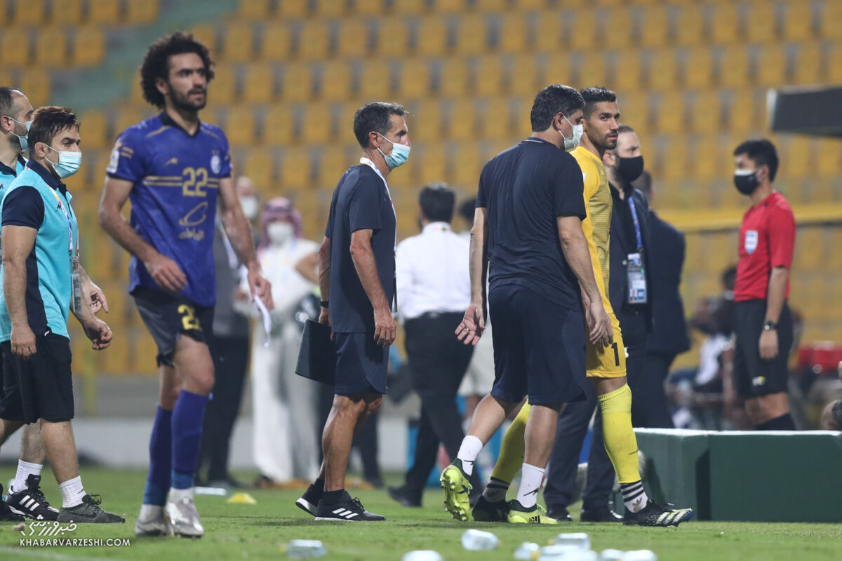 حال و هوای رختکن استقلال پس از ناکامی؛ اشکهای پنهانی استقلالی ها/ مجیدی: سرتان را بالا بگیرید