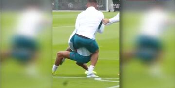 ویدیو| شوخی گابریل ژسوس و ریاض محرز در تمرینات منچستر سیتی