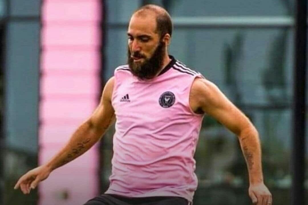 ستاره خبرساز یوونتوس، ناپولی و رئال‌مادرید خداحافظی می‌کند