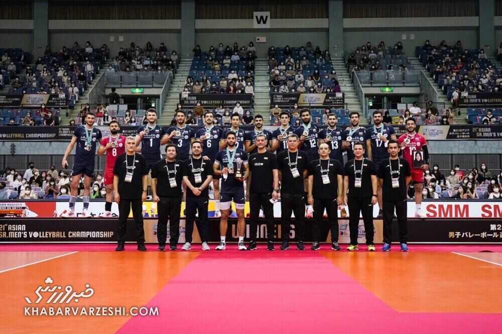 عکس| حرکت زیبای لیبروی والیبال ایران در مراسم قهرمانی آسیا