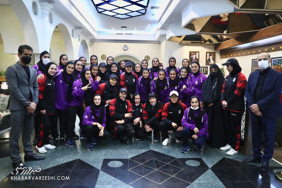 عکس| تیم ملی فوتبال با پرواز اختصاصی به ایران بازگشت 