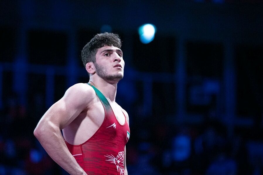 ویدیو| لحظه اهدای مدال نقره به محمد نخودی