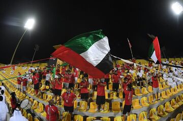 هجوم اماراتی‌ها به ورزشگاه برای حضور در بازی با ایران/ ظرفیت کامل شد