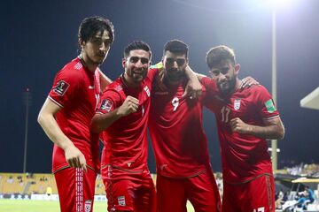 امارات ۰ - ایران ۱/ معجزه VAR و فرشته‌ نجاتی به نام طارمی/ شجاع خلیل‌زاده ۲ دقیقه از بازی کره محروم شد!