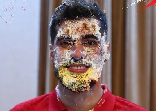 ویدیو| کیک مالی سعید عزت اللهی توسط ملی پوشان در شب تولدش