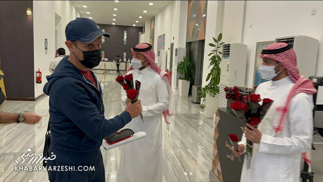 عکس| استقبال گرم عربستانی‌ها از پرسپولیس/ شاگردان گل محمدی به هتل رسیدند