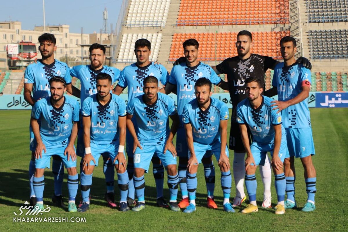 مشکل عجیب پیکان در سفر به تبریز/ شاگردان حسینی را از هواپیما خارج کردند