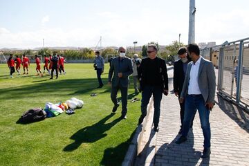 زنوزی: فوتبال ایران مریض است/ تبلیغات محیطی به باشگاه‌ها واگذار شود