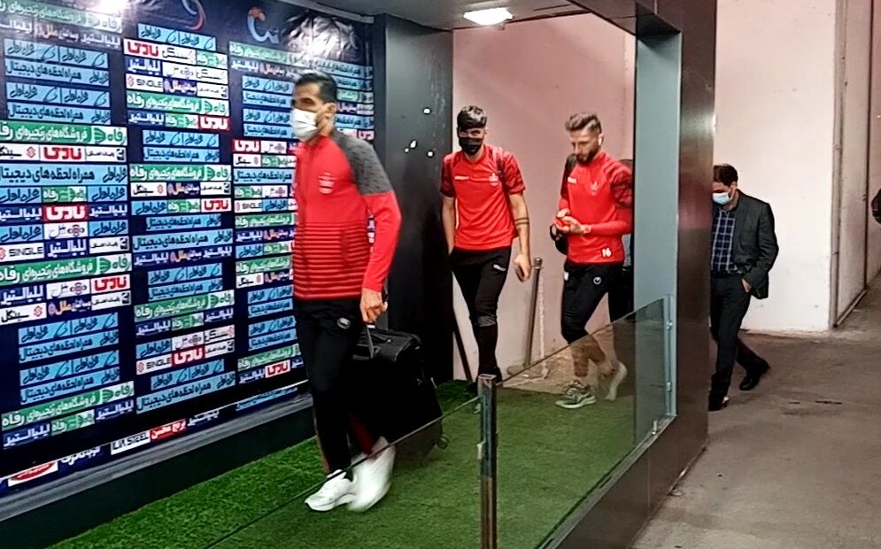 ویدیو| ورود کاروان پرسپولیس به ورزشگاه آزادی