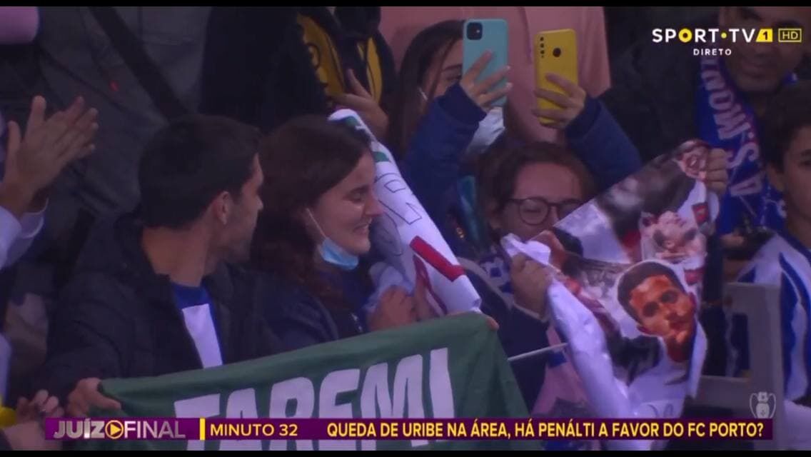 تصاویر| اشک هوادار دختر پورتو به خاطر طارمی/ درخواست خاص از طارمی و واکنش ستاره ایرانی