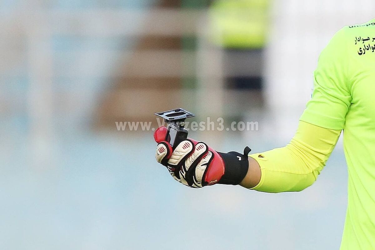 عجیب‌ترین تصاویر از باخت پرسپولیس در اراک/ شیء داخل دروازه پرسپولیس چه بود؟