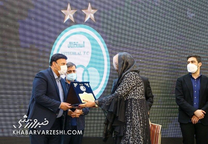 تصاویر| تقدیر باشگاه استقلال از خانواده‌های ۴ پیشکسوت فقید