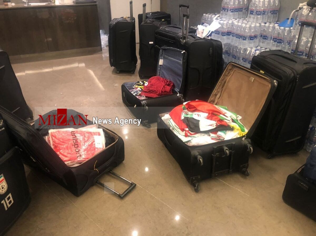 تصاویر| چمدان های تیم ملی ایران در لبنان باز شد/ داخل این چمدان ها بزرگ چه بود؟