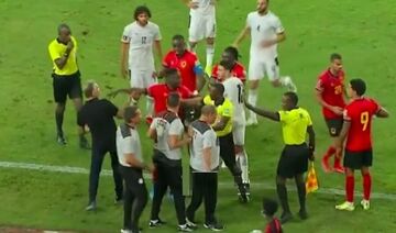 ببینید| جنجال سرمربی مصر؛ حمله بازیکن آنگولا به کارلوس کی‌روش
