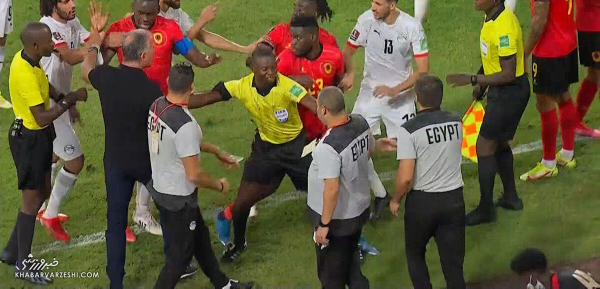 ببینید/ صعود مصر به پلی آف با جنجال و دعوا / درگیری فیزیکی کی‌روش با بازیکن آنگولا / کی‌روش: قبل از اینکه توپ را بشناسی من مربی بودم!