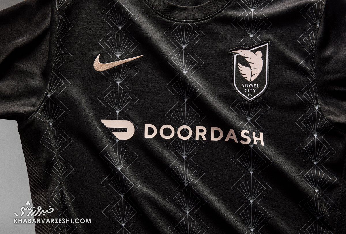 تصاویر| پای ستاره زن هالیوود به دنیای فوتبال باز شد/ رونمایی لباس با ناتالی پورتمن