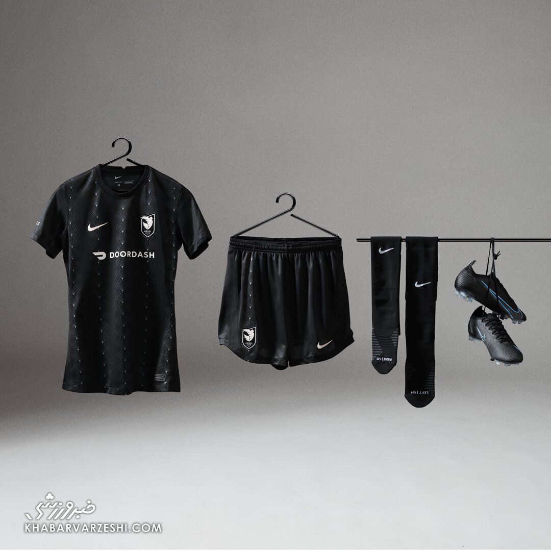 تصاویر| پای ستاره زن هالیوود به دنیای فوتبال باز شد/ رونمایی لباس با ناتالی پورتمن