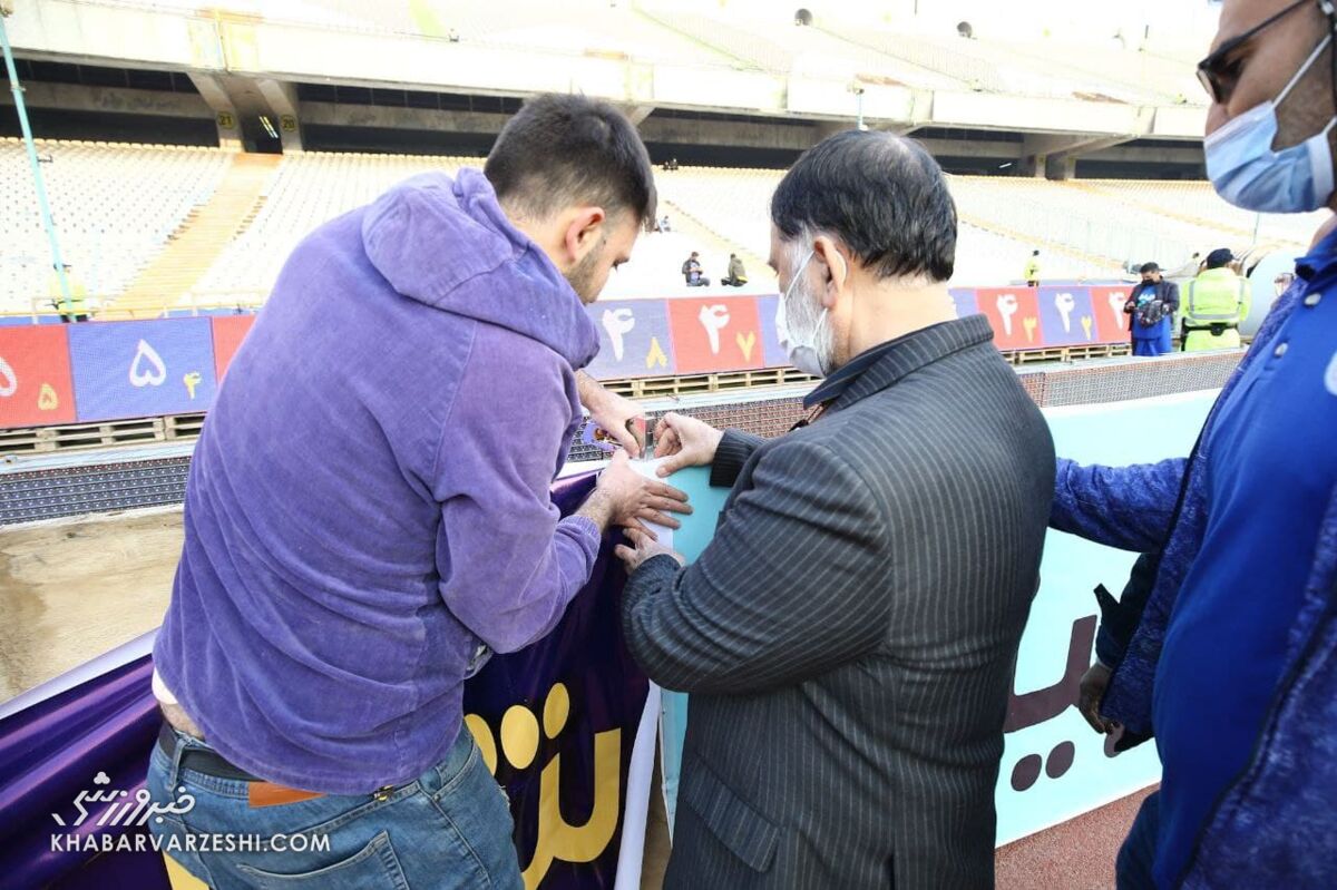 عکس| مدیرعامل باشگاه استقلال نظاره‌گر تبلیغات محیطی 
