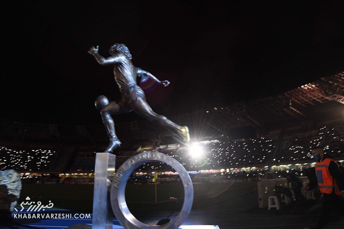 مجسمه دیگو مارادونا