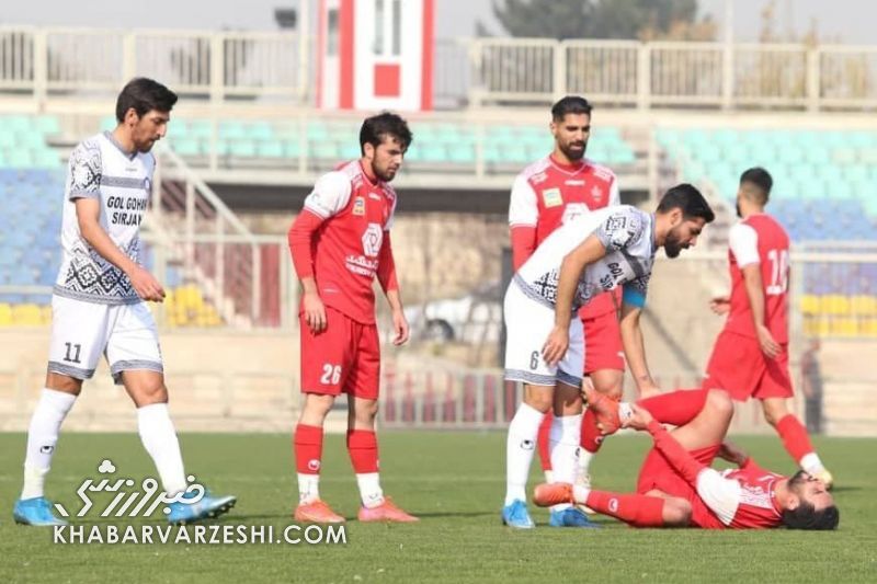 عکس| حضور خواننده معروف در دیدار پرسپولیس/ بازار داغ عکس یادگاری در دیدار دوستانه