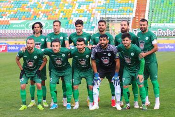 حمله ذوب‌آهن به داوری بازی با مس‌رفسنجان/ تمامیت فوتبال اصفهان را نشانه گرفته‌اند