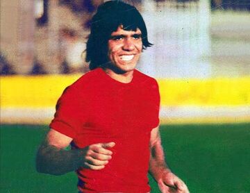 سند| ماجرای شوت ۴۵ متری یک پرسپولیسی که ۳ بازیکن تیم ملی را خط زد!