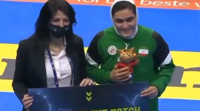 ببینید| لحظات احساسی دختر ایرانی پس از انتخاب به عنوان بهترین بازیکن