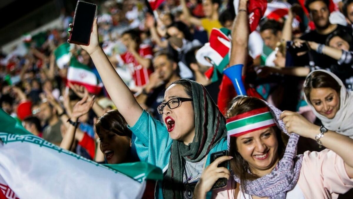 استقلال و پرسپولیس مردم را مسخره کردند/ دربی وقتی قشنگ می شود که همه بازیکنان  وحید امیری باشند