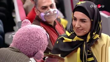 ببینید| رشوه جناب‌ خان به مریم ایراندوست برای بازی دادن به احلام از عینک آفتابی تا نارنگی