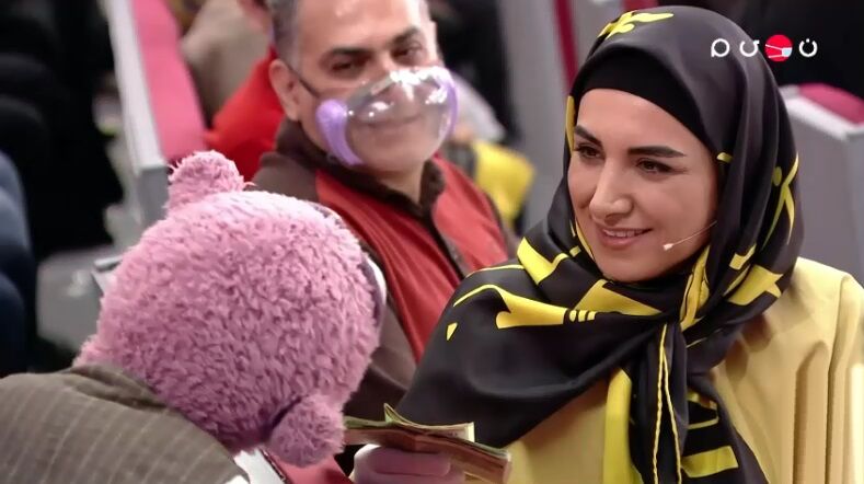 ببینید| رشوه جناب‌ خان به مریم ایراندوست برای بازی دادن به احلام از عینک آفتابی تا نارنگی