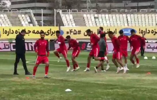 ویدیو| گرم کردن بازیکنان پرسپولیس پیش از شروع دیدار با پیکان