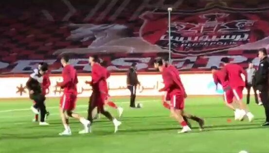 ویدیو| گرم کردن‌ بازیکنان پرسپولیس پیش از شروع دیدار با ویستاتوربین