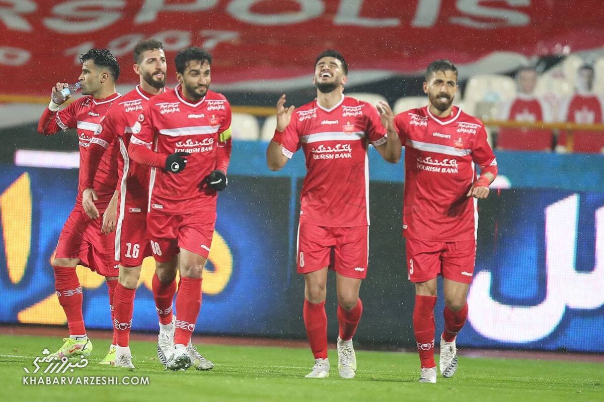 تلاش دو ستاره پرسپولیس برای گرفتن جای هافبک جوان 