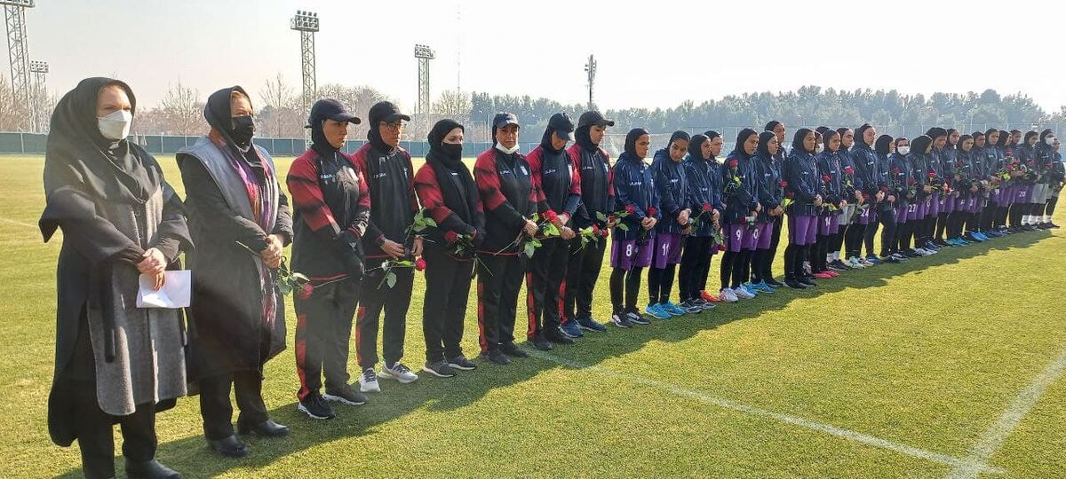عکس| حضور مشاور رئیس جمهوری در تمرین فوتبال زنان