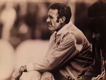 مربی استقلال را به ورزشگاه راه ندادند/ کارت مربیگری مهم نیست باید بلیت بخری!